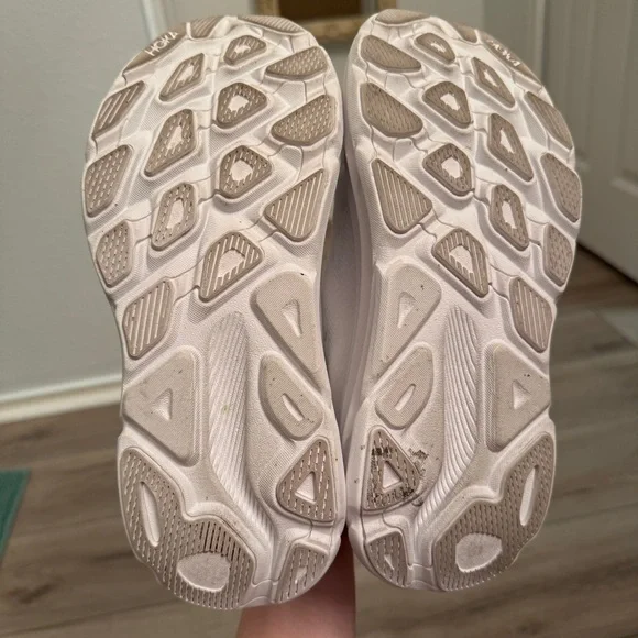 HOKA| EUC Clifton 9 Women's White Running Shoes in Size 8 - Picture 9 of 9